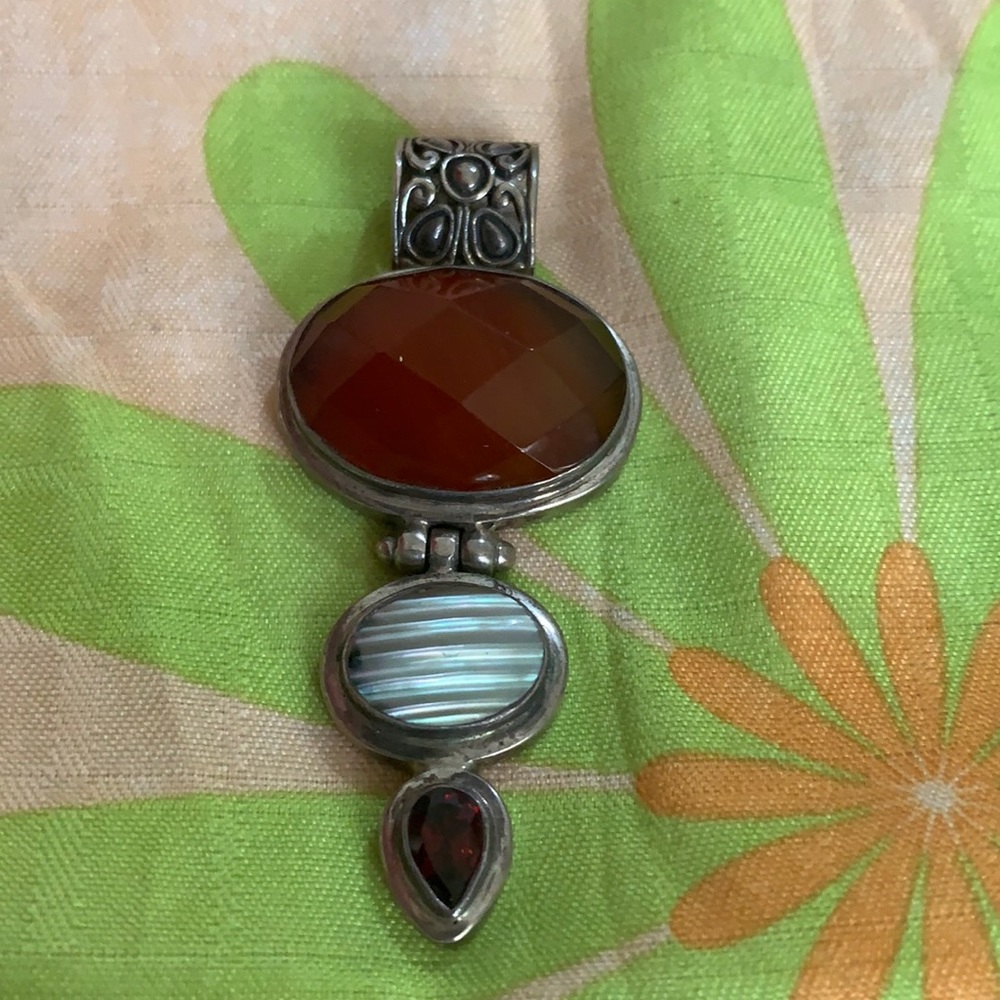 Just in- VTG sterling pendant with carnelian